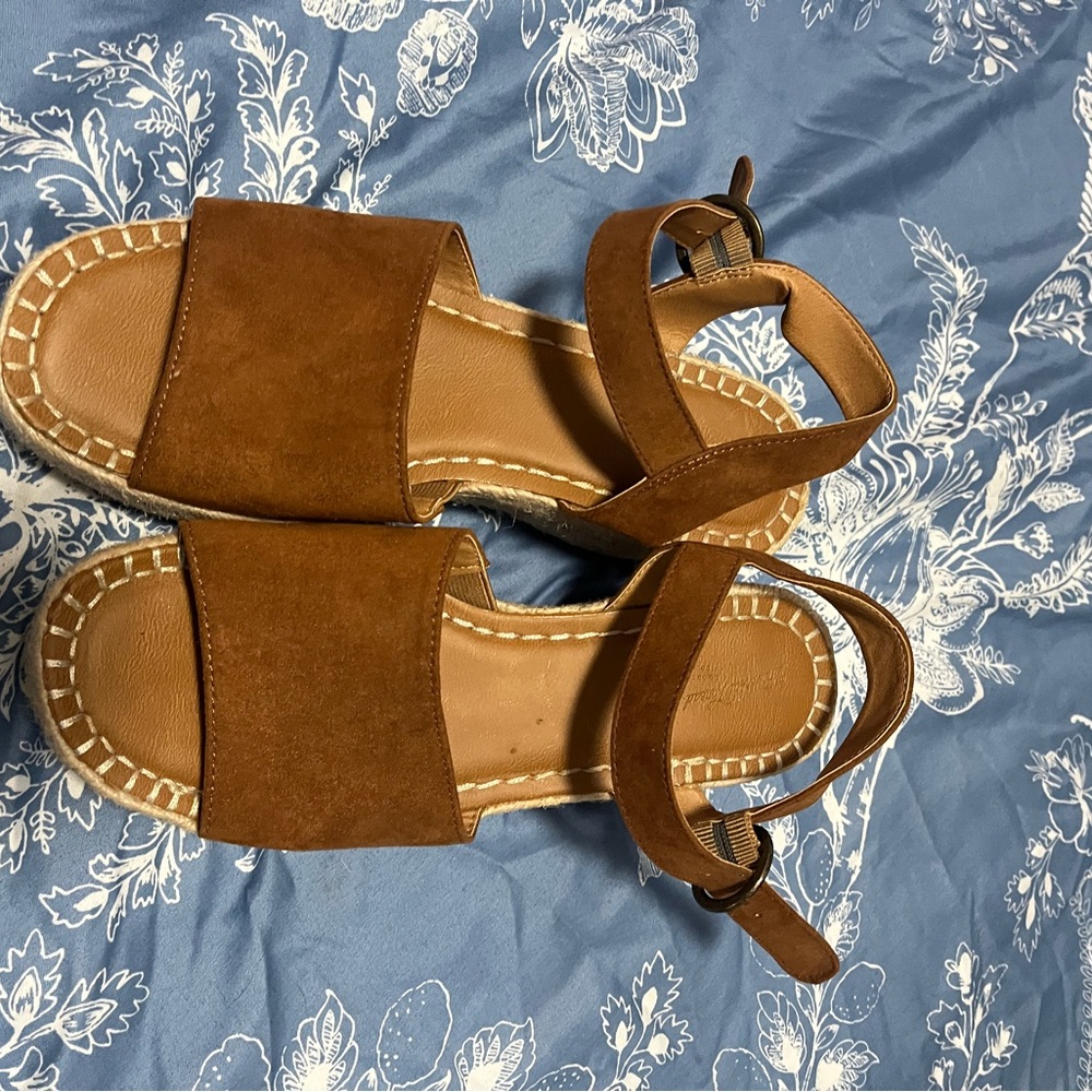 Sandals - Picture 2 of 4